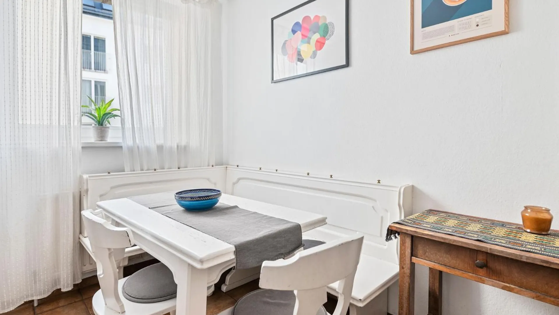 2 Bedroom City Apartment In Neubau, 6 Min To City Center Vienna