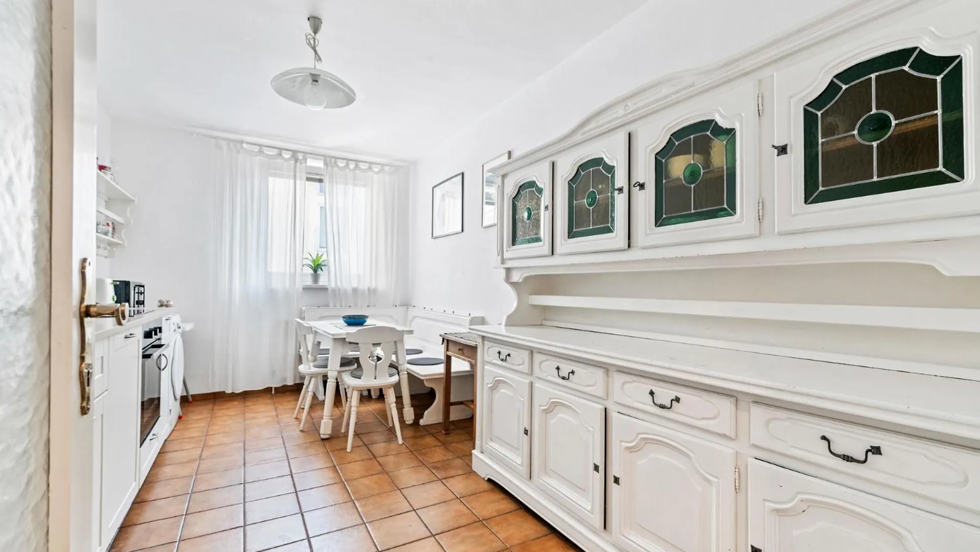 2 Bedroom City Apartment In Neubau, 6 Min To City Center Vienna