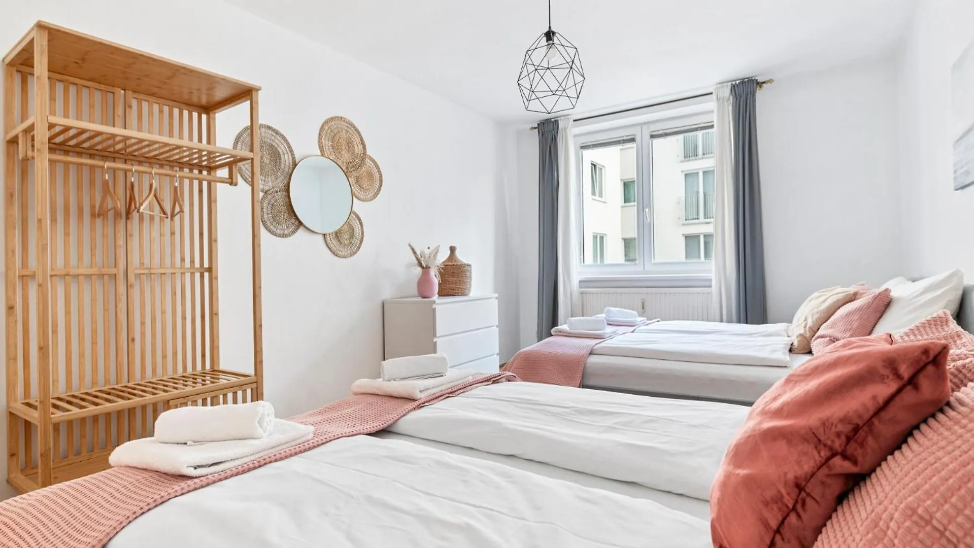 2 Bedroom City Apartment In Neubau, 6 Min To City Center Vienna