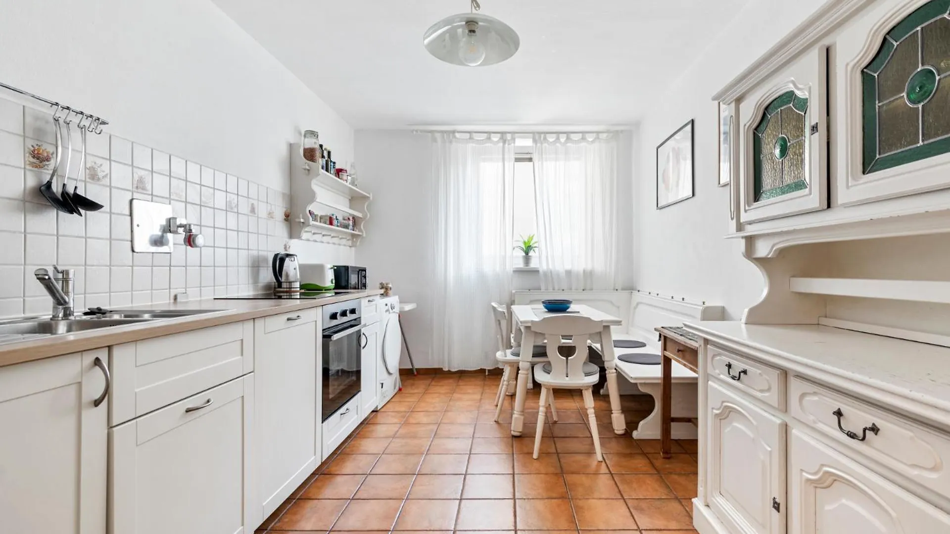 2 Bedroom City Apartment In Neubau, 6 Min To City Center Vienna