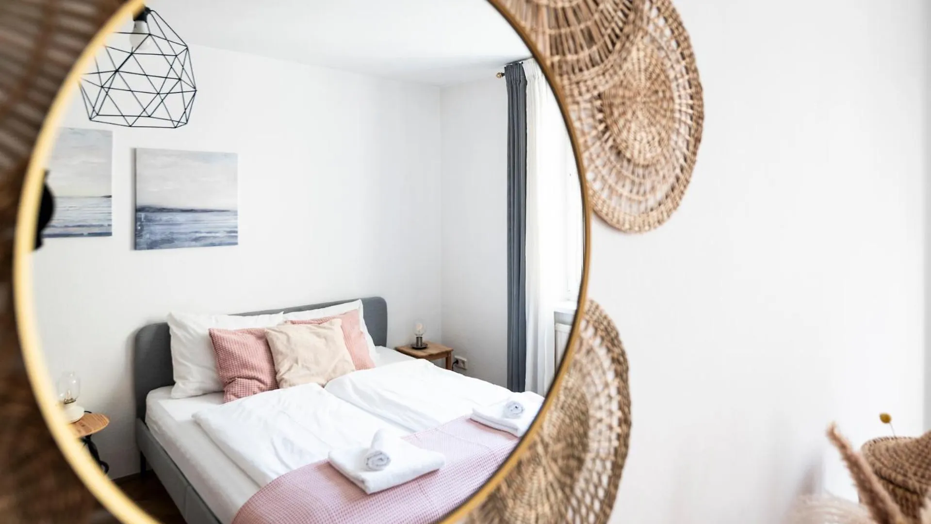 2 Bedroom City Apartment In Neubau, 6 Min To City Center Vienna