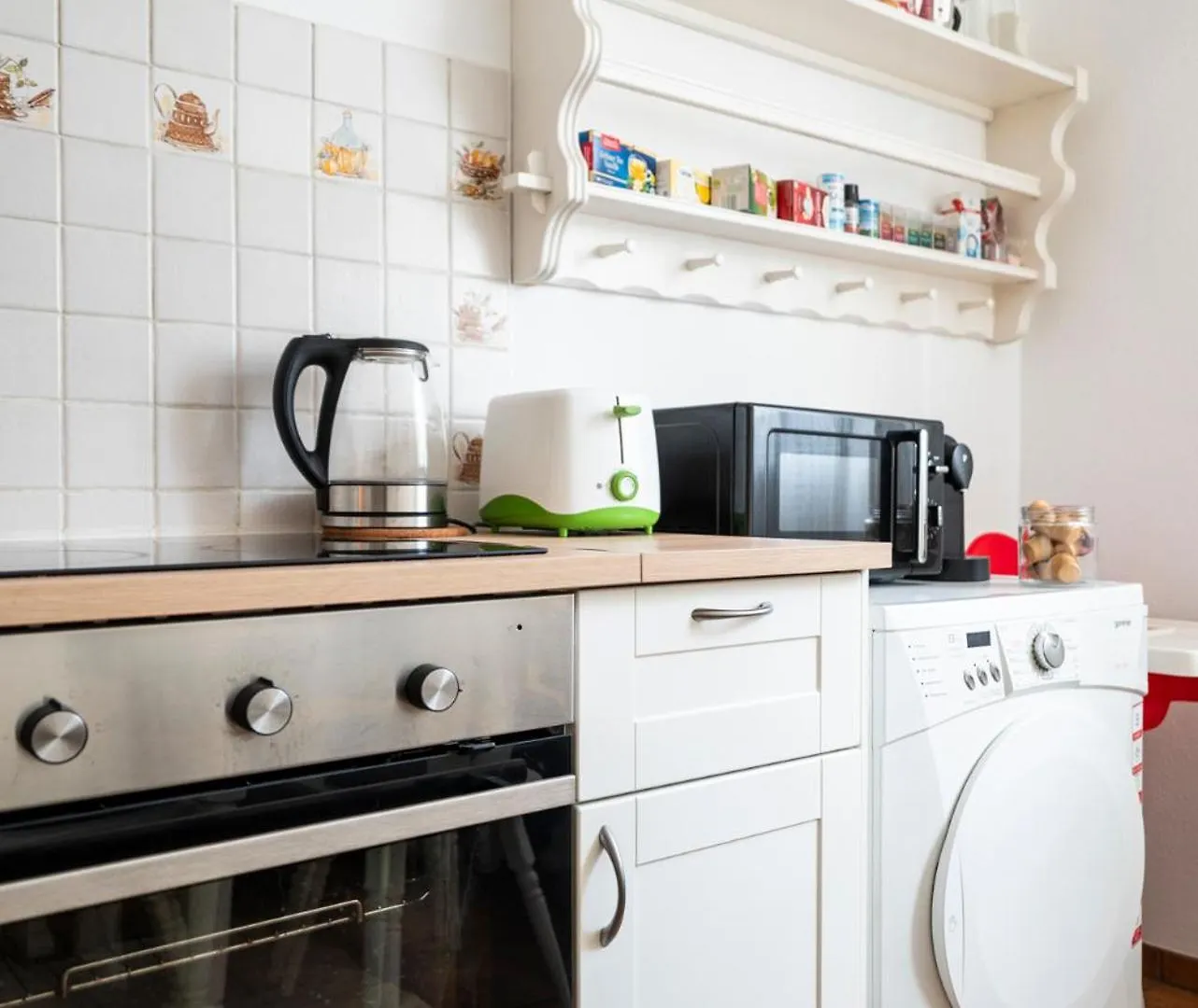 2 Bedroom City Apartment In Neubau, 6 Min To City Center Vienna 0*,  Austria