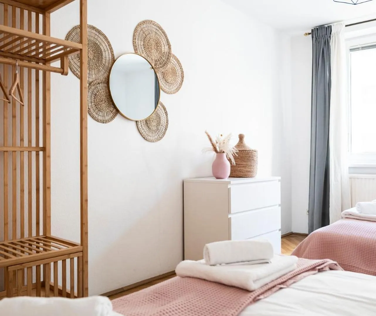 2 Bedroom City Apartment In Neubau, 6 Min To City Center Vienna