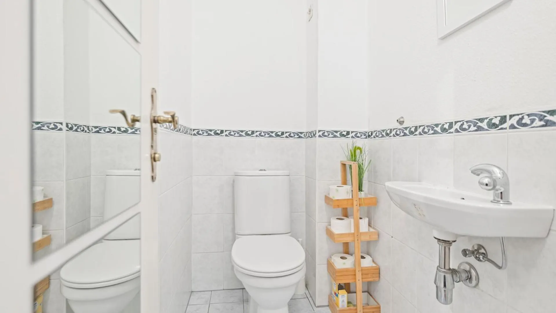 2 Bedroom City Apartment In Neubau, 6 Min To City Center Vienna