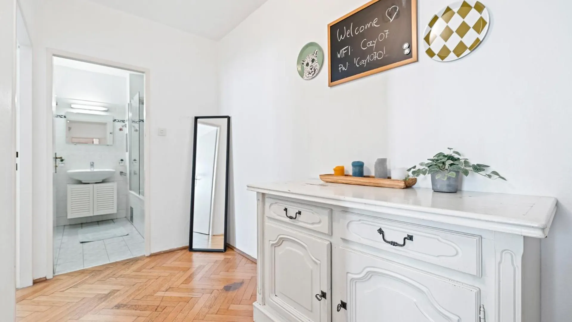 2 Bedroom City Apartment In Neubau, 6 Min To City Center Vienna 0*,  Austria