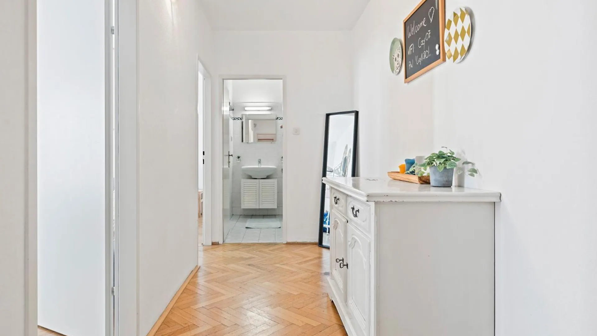 2 Bedroom City Apartment In Neubau, 6 Min To City Center Vienna